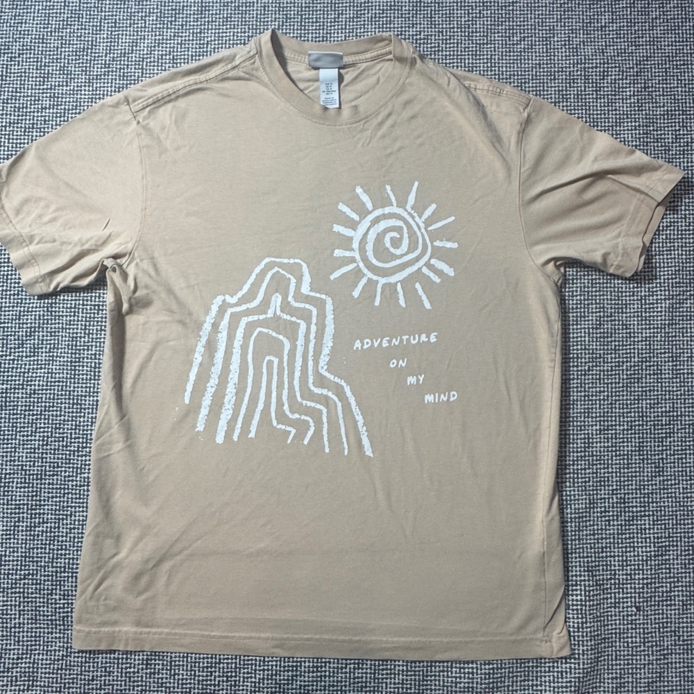 HM Relaxed Fit Graphic T-Shirt Tan Adventure On My Mind Sun Mountain Mens Medium